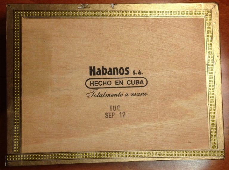 Con dấu trên hộp xì gà Cuba