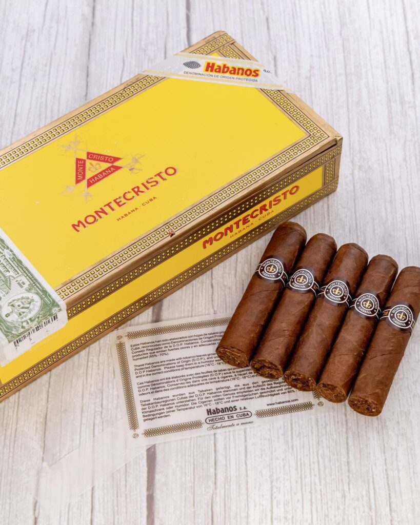 Montecristo Media Corona - Vua Xì Gà